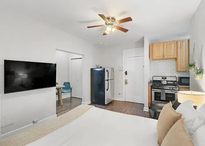 Trendy In - Kenwood 103 & 303 Rep Apartment *