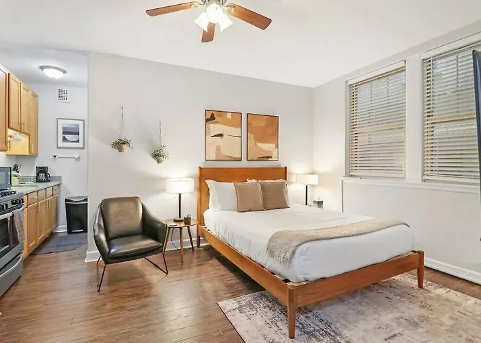 Trendy In - Kenwood 103 & 303 Rep Apartment Chicago